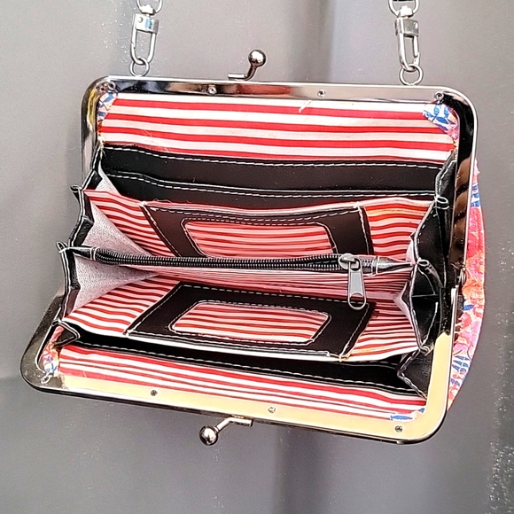 Iron Fist Clutch - Picture 4 of 10